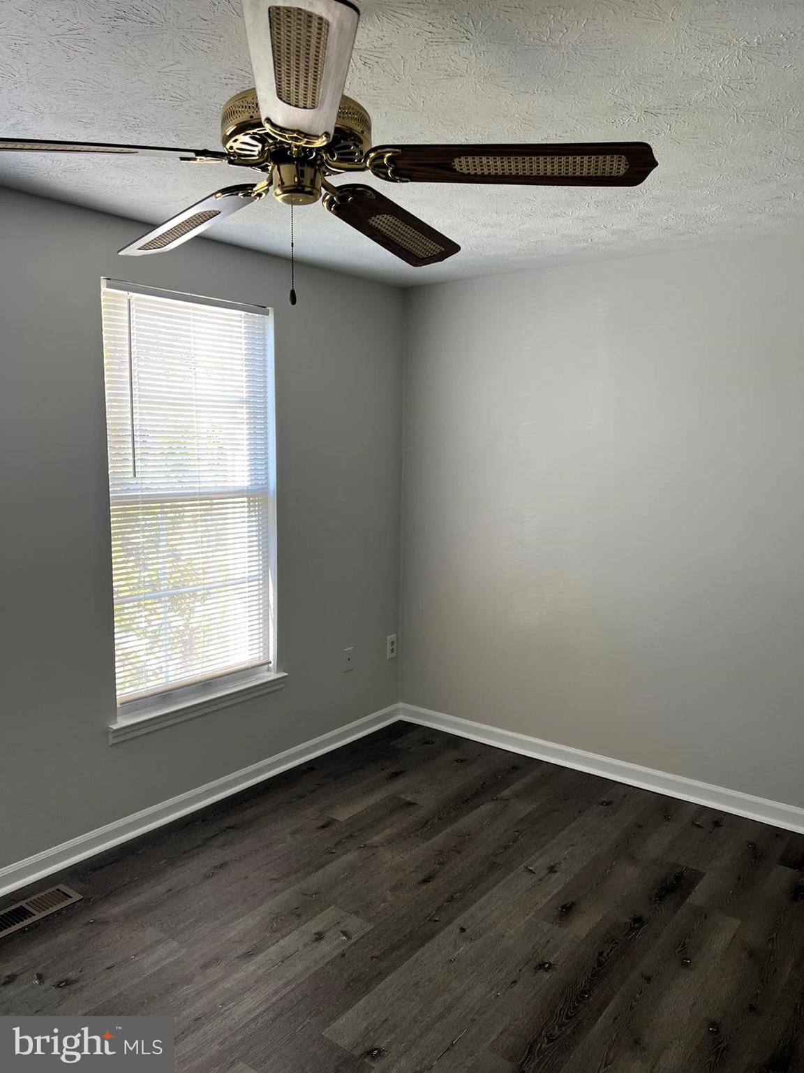 PARKVIEW TRAIL - Residential Lease