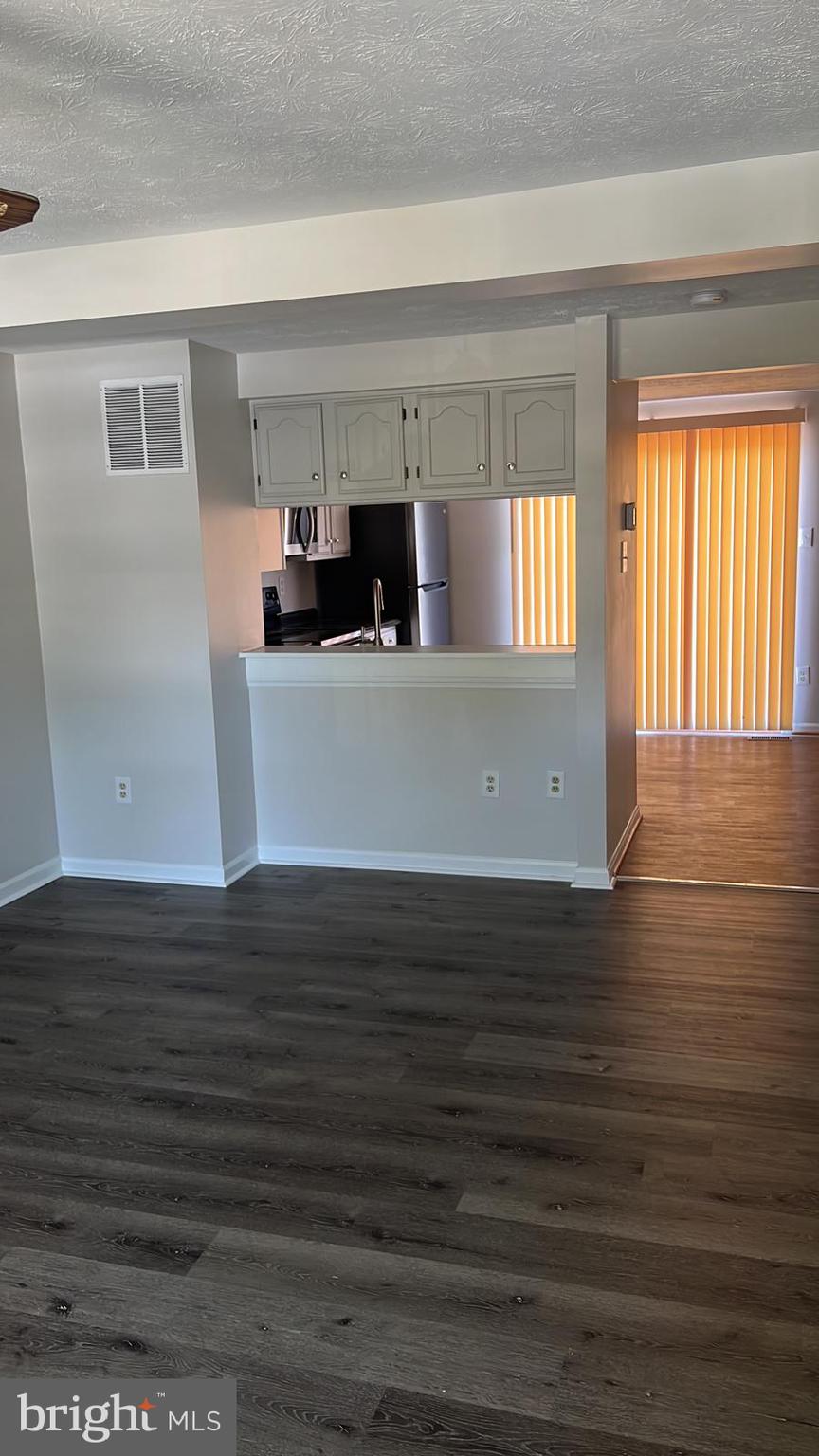 PARKVIEW TRAIL - Residential Lease