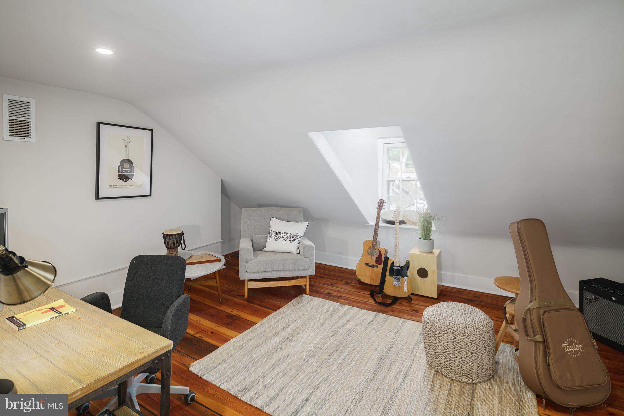 SOCIETY HILL - Residential