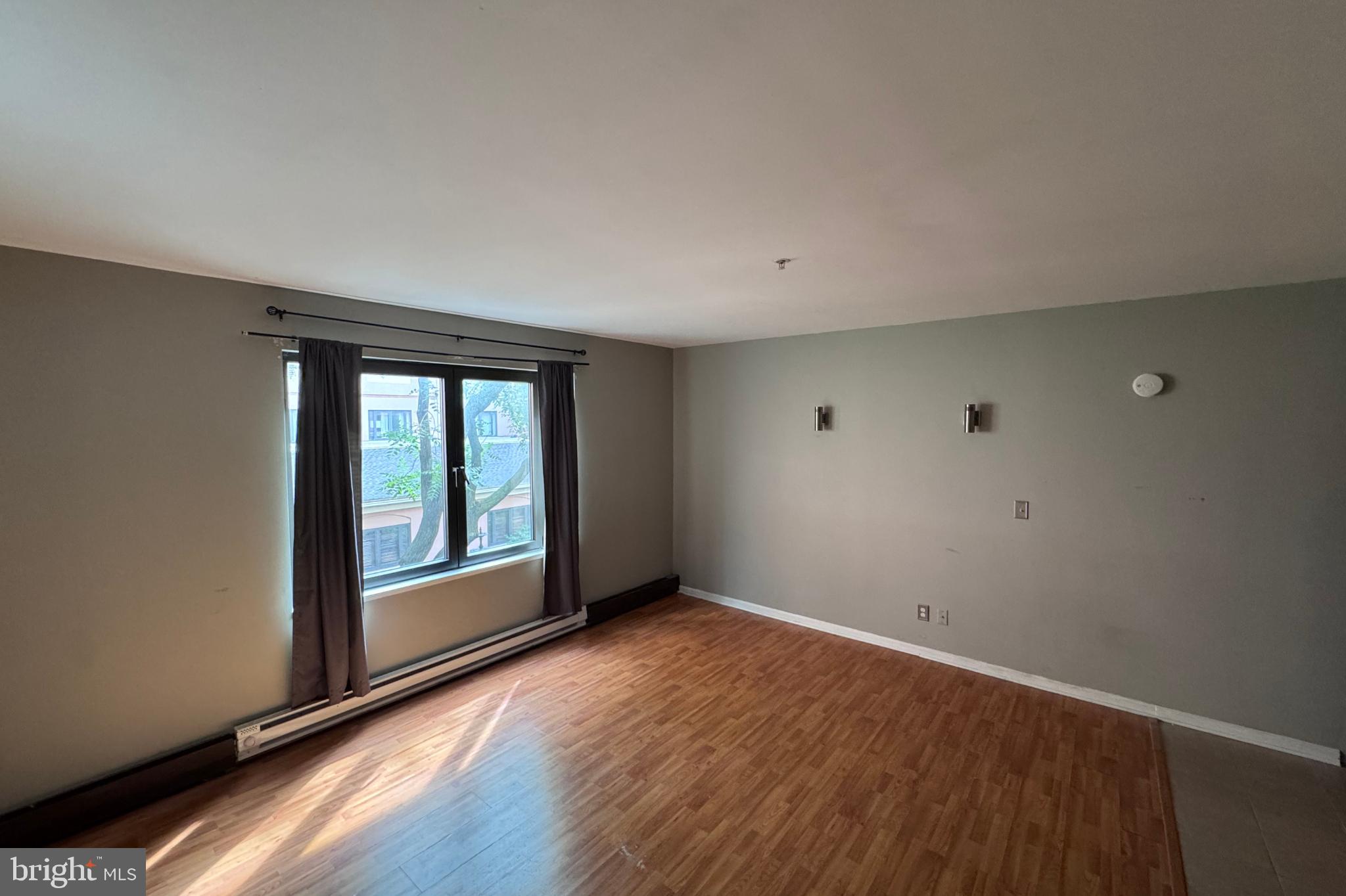 HENDERSON'S WHARF - Residential Lease