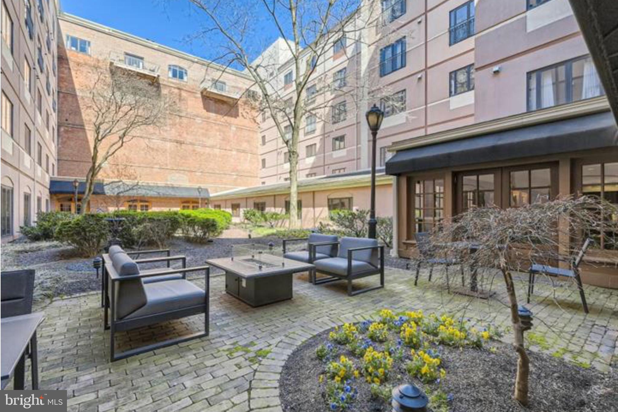 HENDERSON'S WHARF - Residential Lease