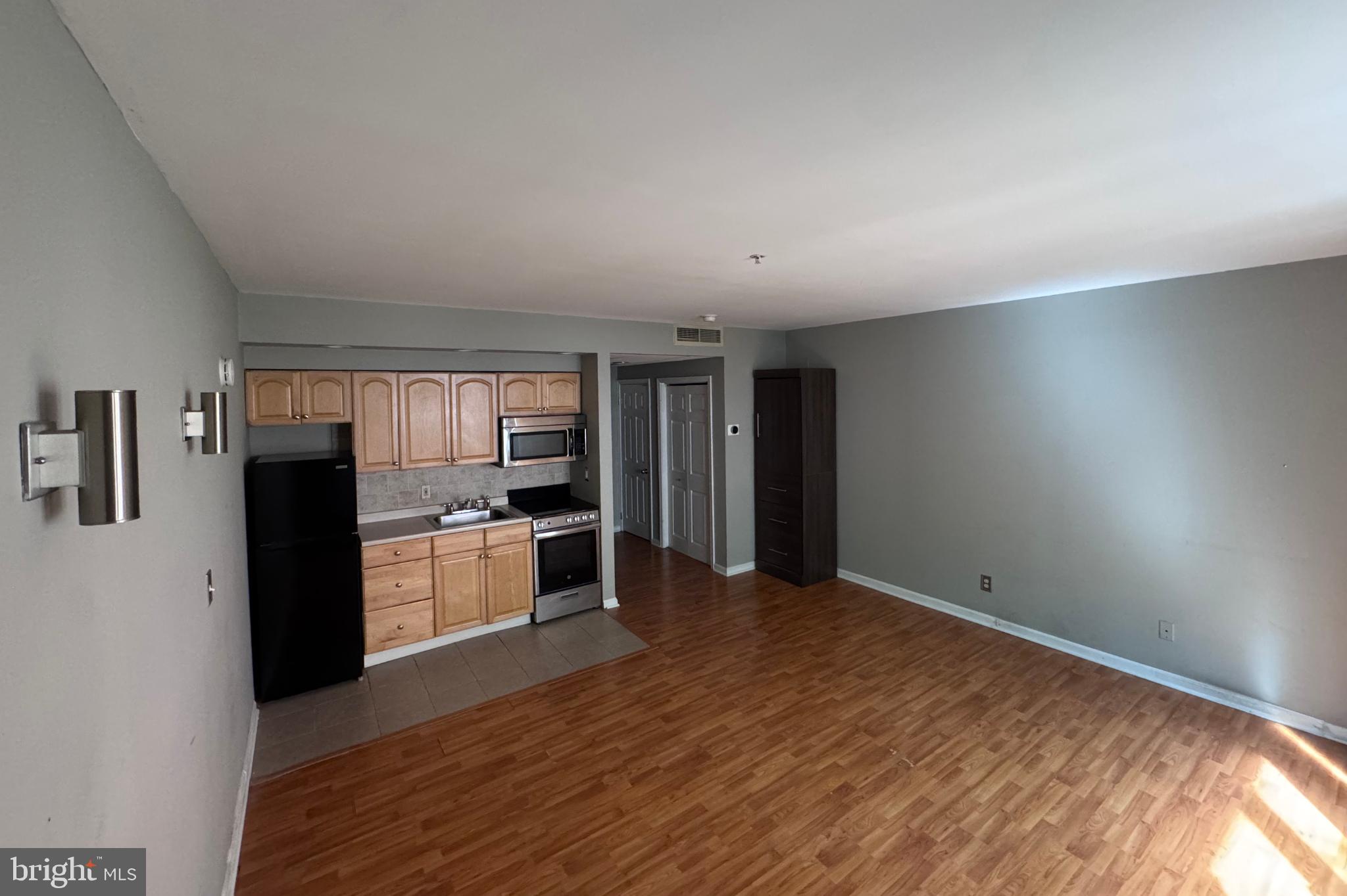 HENDERSON'S WHARF - Residential Lease