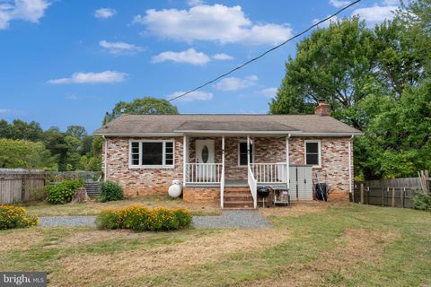 Photo of 4397 Ridge Rd, BARBOURSVILLE, VA 22923 (MLS # VAOR2012310)