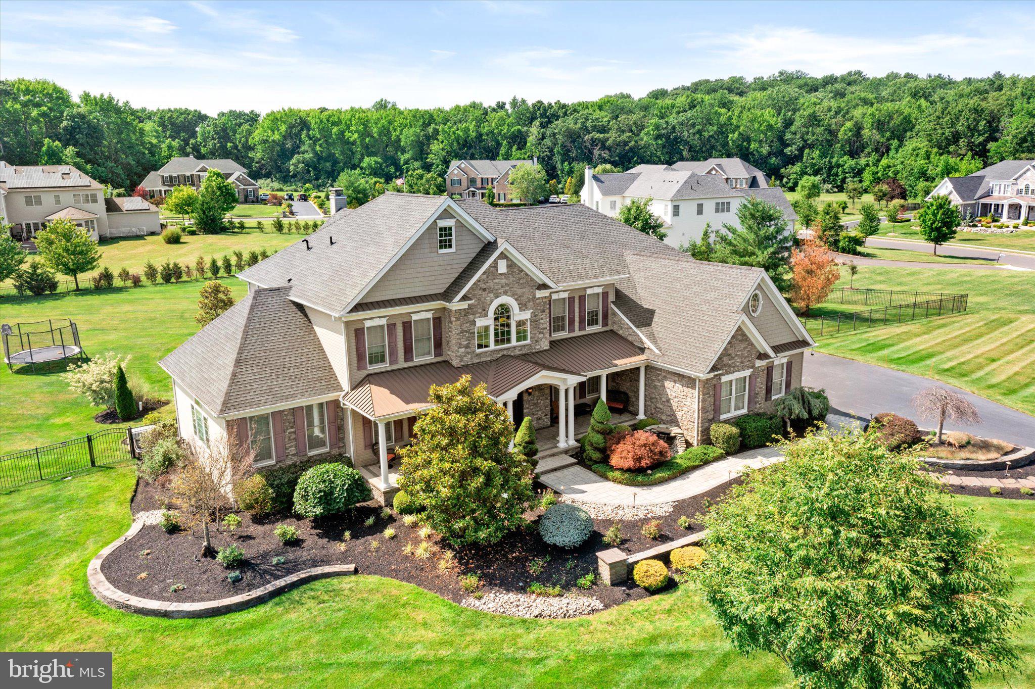 25 WEATHERVANE CIRCLE