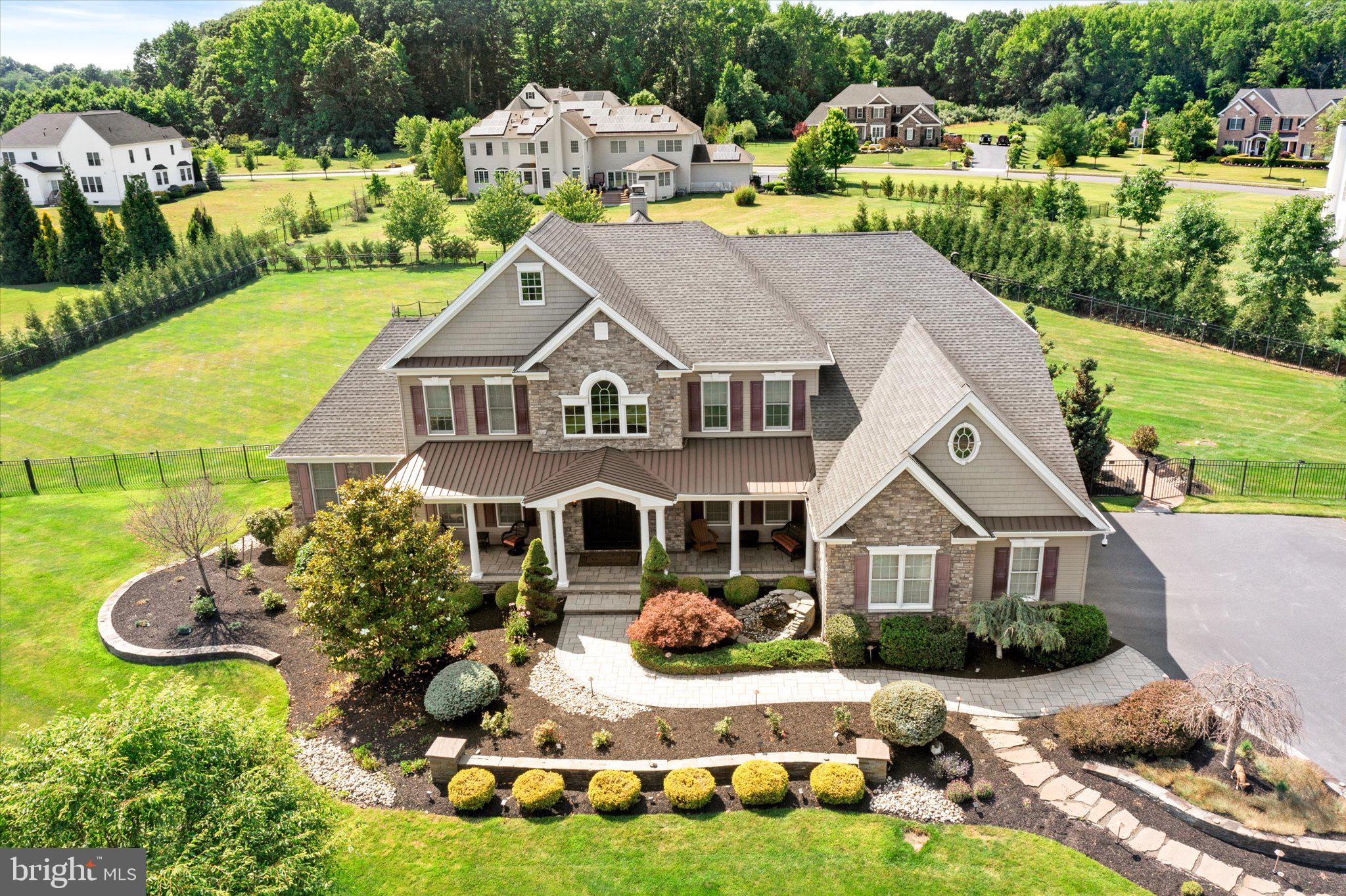 25 WEATHERVANE CIRCLE