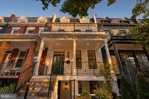 Photo of 905 11th Street NE, WASHINGTON, DC 20002 (MLS # DCDC2283284)