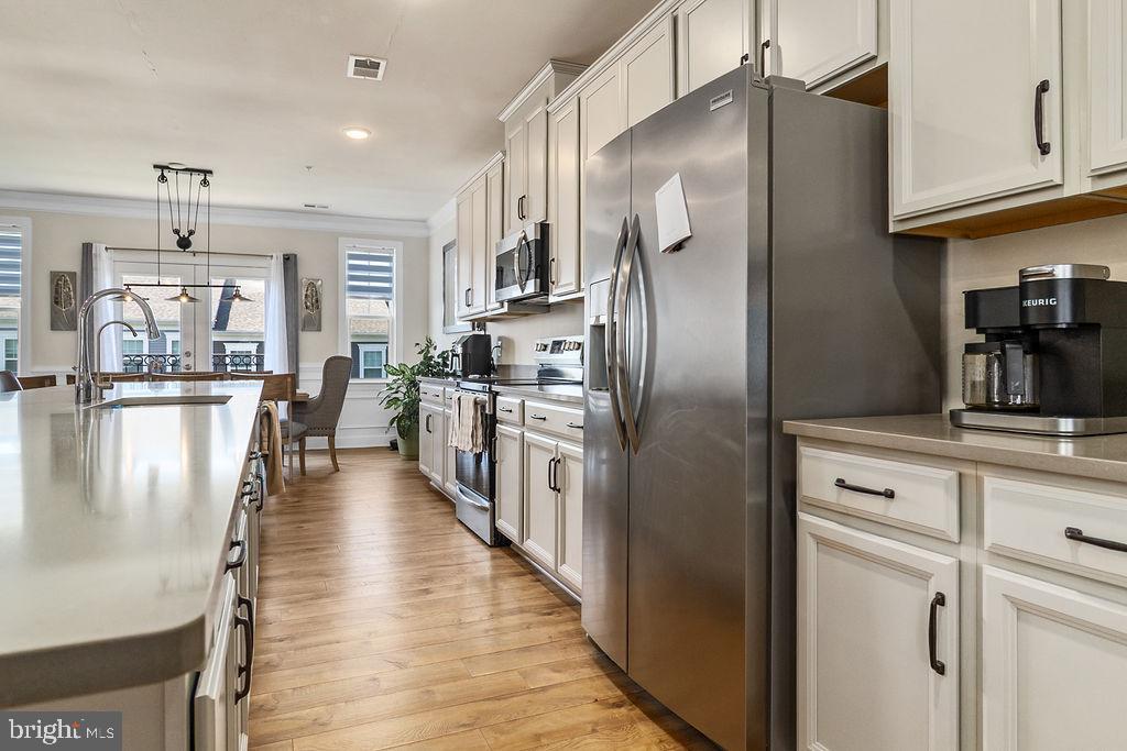 METRO POINTE - Residential Lease