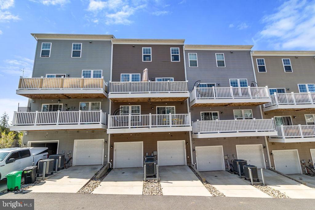 METRO POINTE - Residential Lease