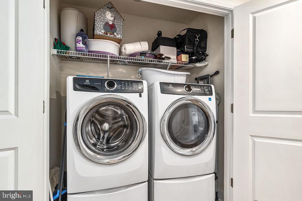 METRO POINTE - Residential Lease