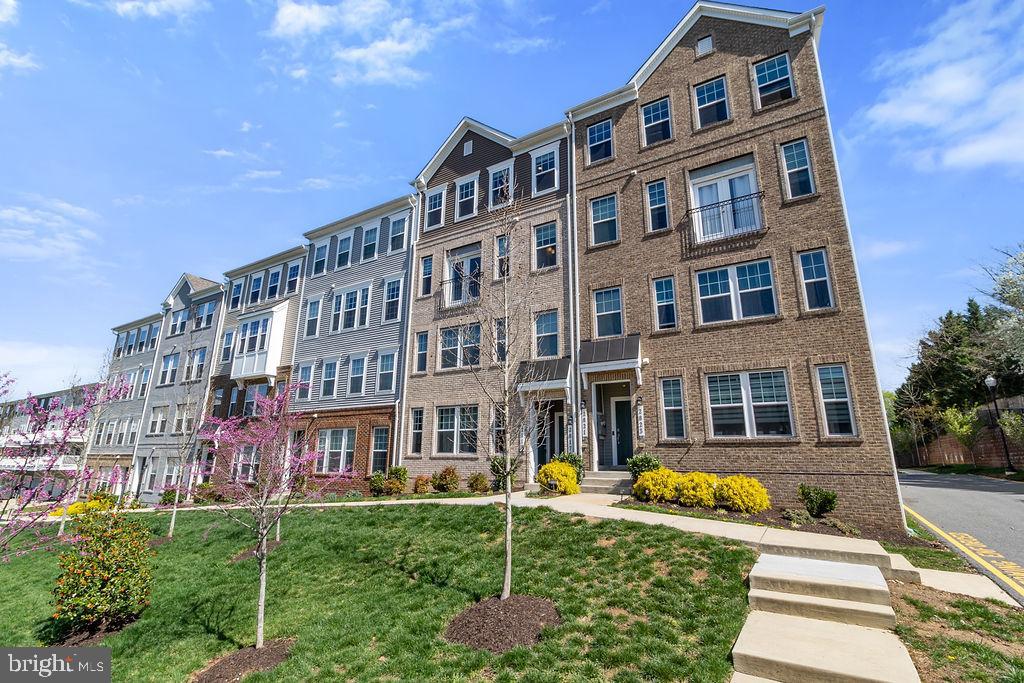 METRO POINTE - Residential Lease