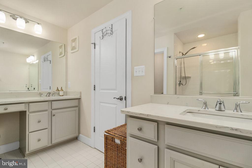 METRO POINTE - Residential Lease