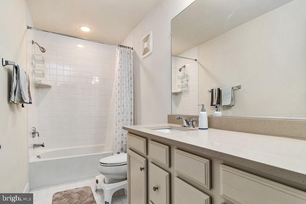 METRO POINTE - Residential Lease