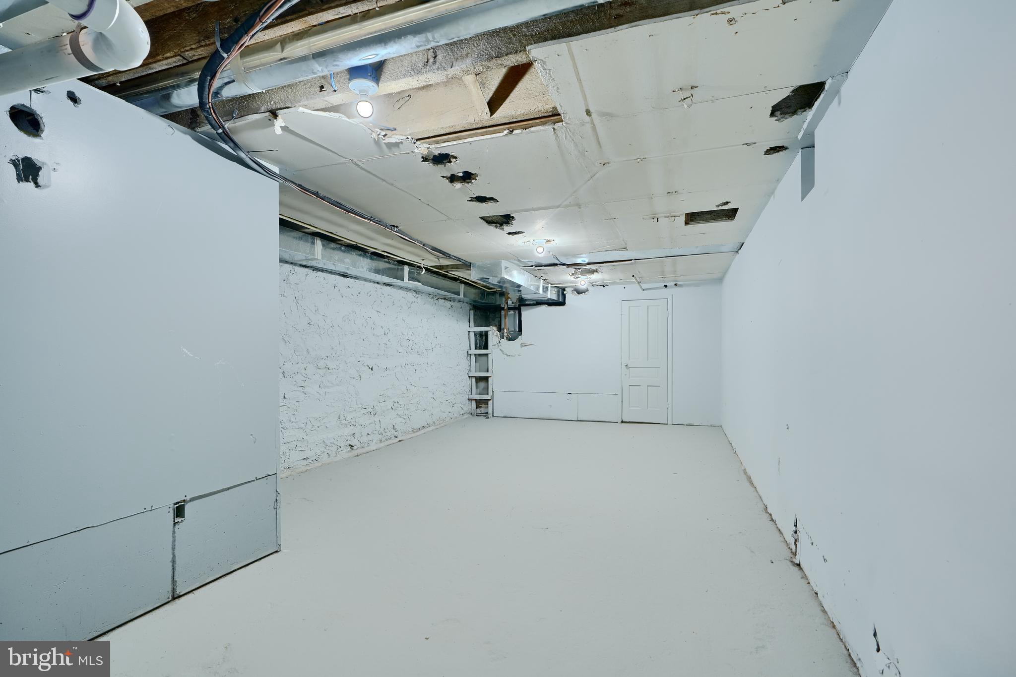 CHARLES VILLAGE - Residential Lease