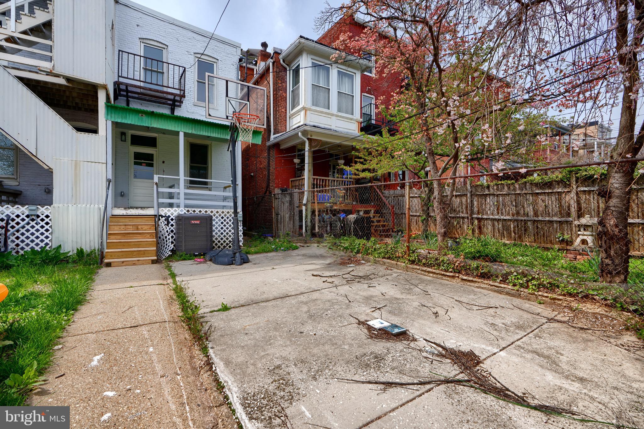 CHARLES VILLAGE - Residential Lease