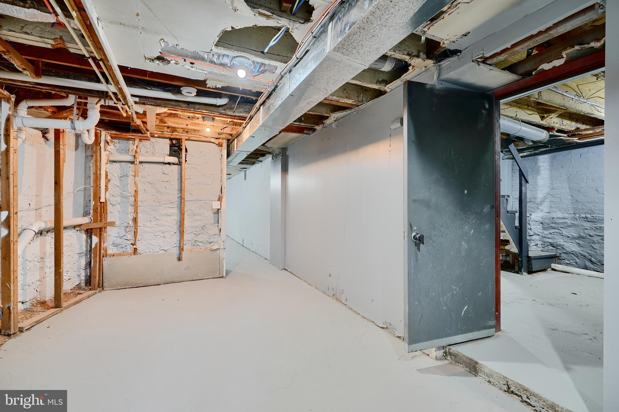 CHARLES VILLAGE - Residential Lease
