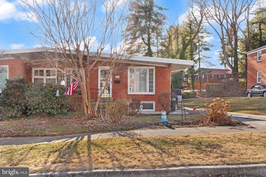 MID CENTURY MODERN * STONE AND BRICK * SEMI DETACHED RANCH HOME *OPEN FLOOR PLAN * VAULTED CEILINGS * LARGE LOWER LEVEL * BRING YOUR IMAGINATION * NEW ROOF & GUTTERS 2024 * IDEAL LOCATION NEAR GOUCHER BLVD, CLOSE TO TOWSON * DESIRABLE COMMUNITY OF GLENMONT * IMMEDIATE POSSESSION