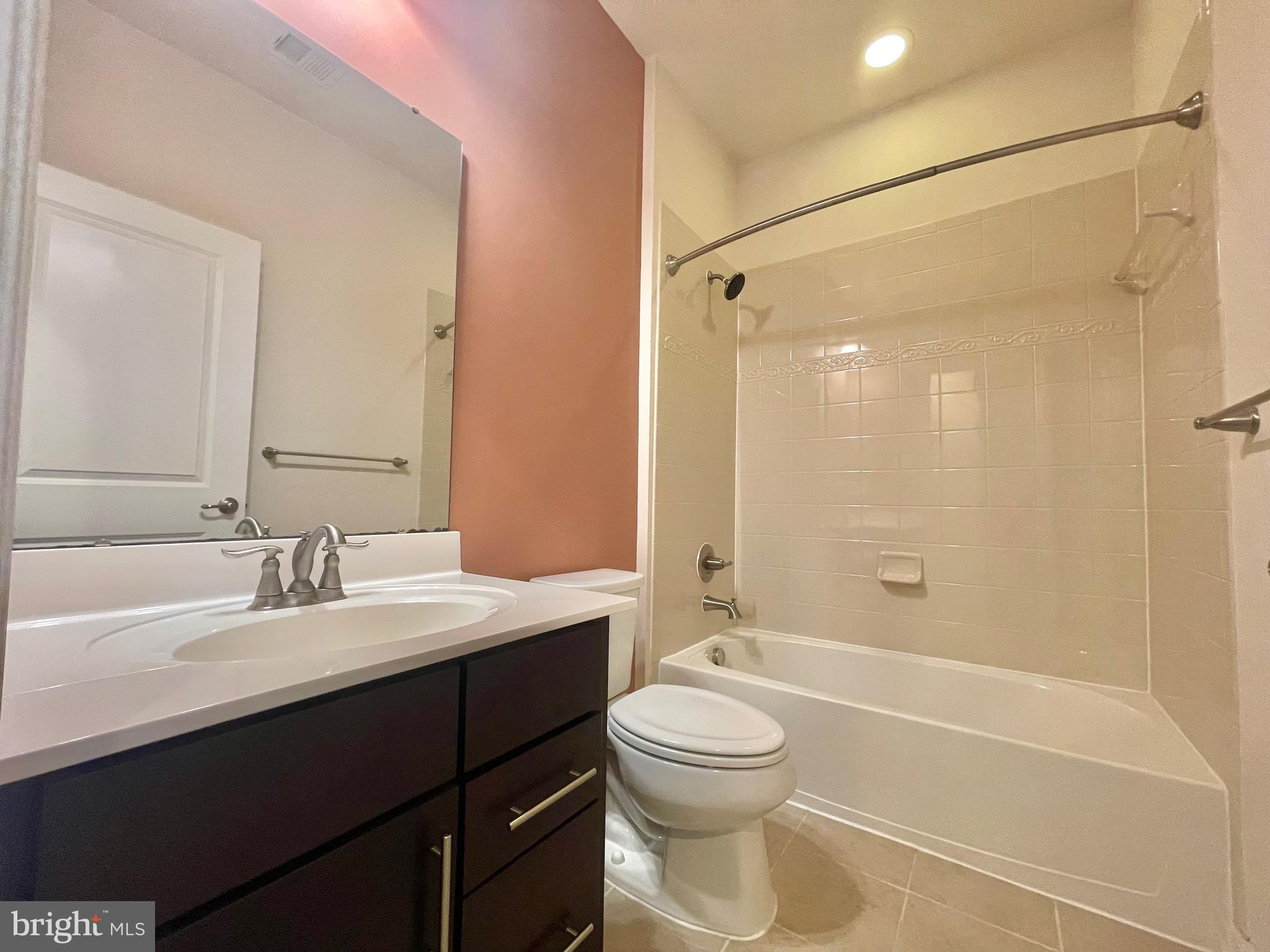 VILLAGES OF URBANA - Residential Lease