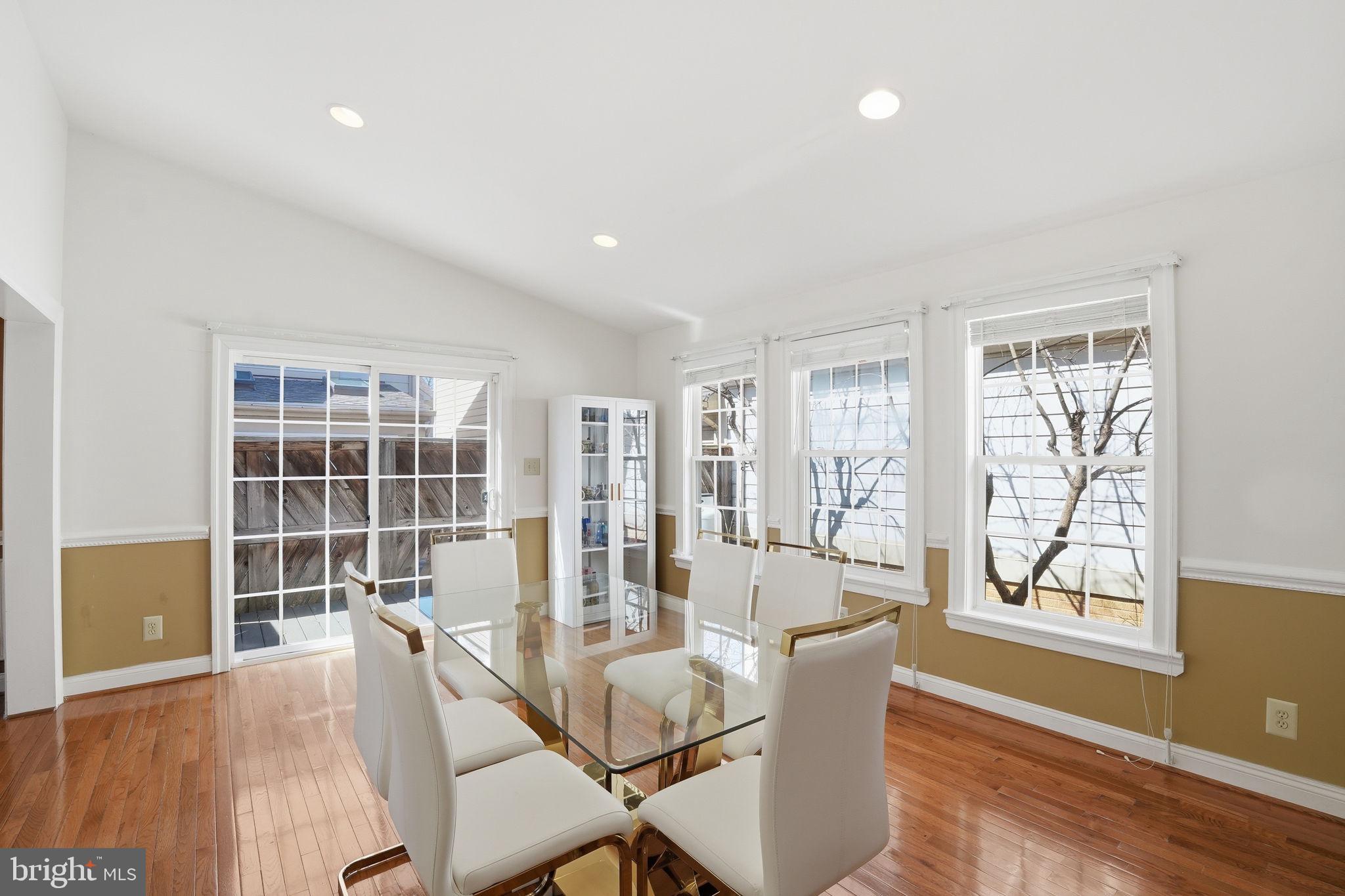 MEADOWGATE - Residential