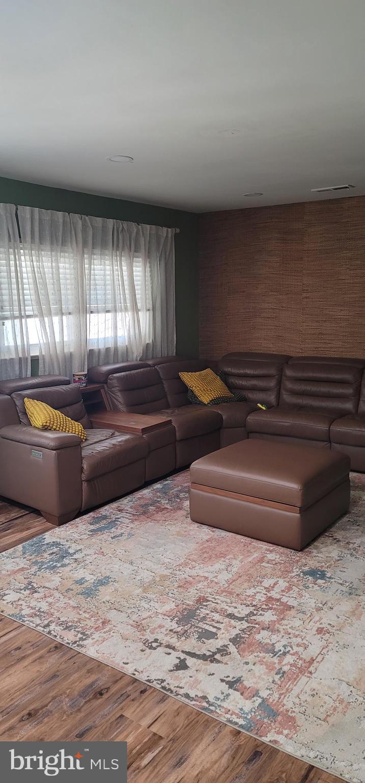 STONEHURST - Residential Lease