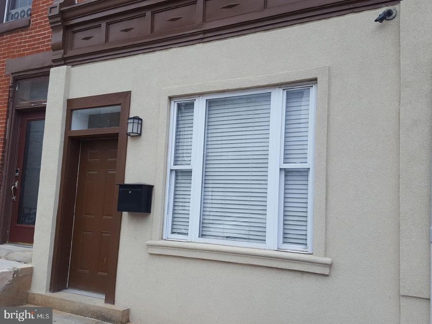 Modern 1st Floor Unit with access to rear yard and basement. Features hardwood floors, Modern Kitchen with lots of cabinet space and bath,spacious Bedroom in rear & central air. Convenient to Center City and Point Breeze icons like Sardine Cafe and Pharmacy. Come take a look today!