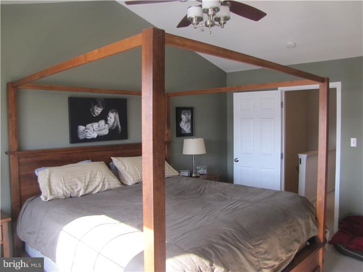 COUNTRY MEADOWS - Residential