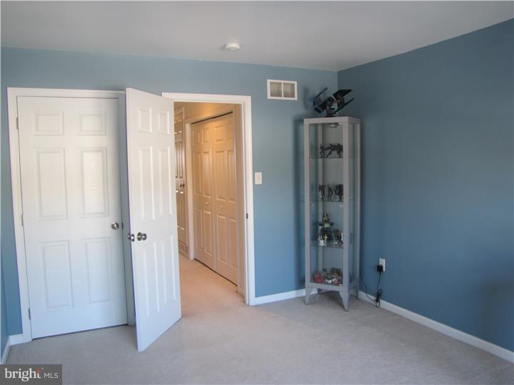 COUNTRY MEADOWS - Residential