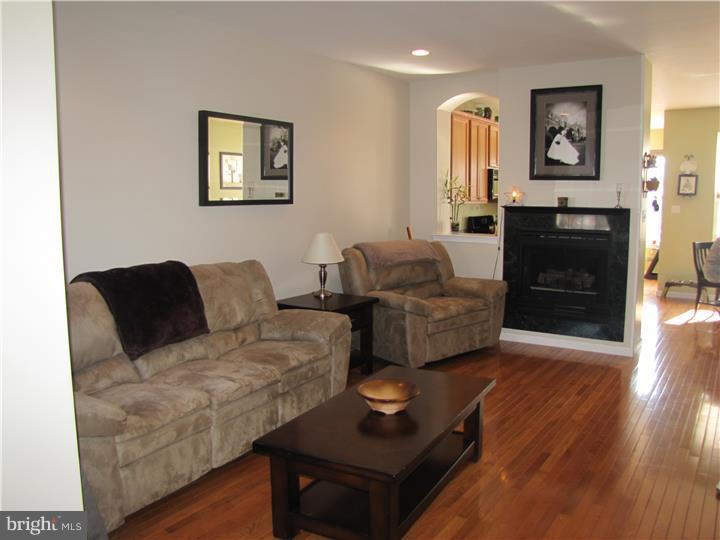 COUNTRY MEADOWS - Residential