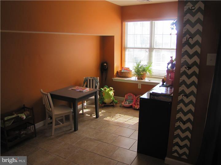 COUNTRY MEADOWS - Residential