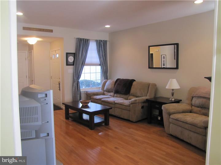 COUNTRY MEADOWS - Residential