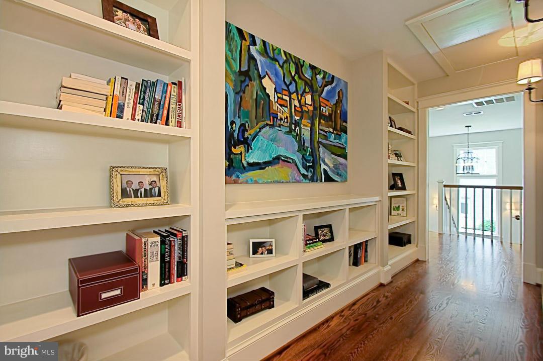 LEE HEIGHTS - Residential