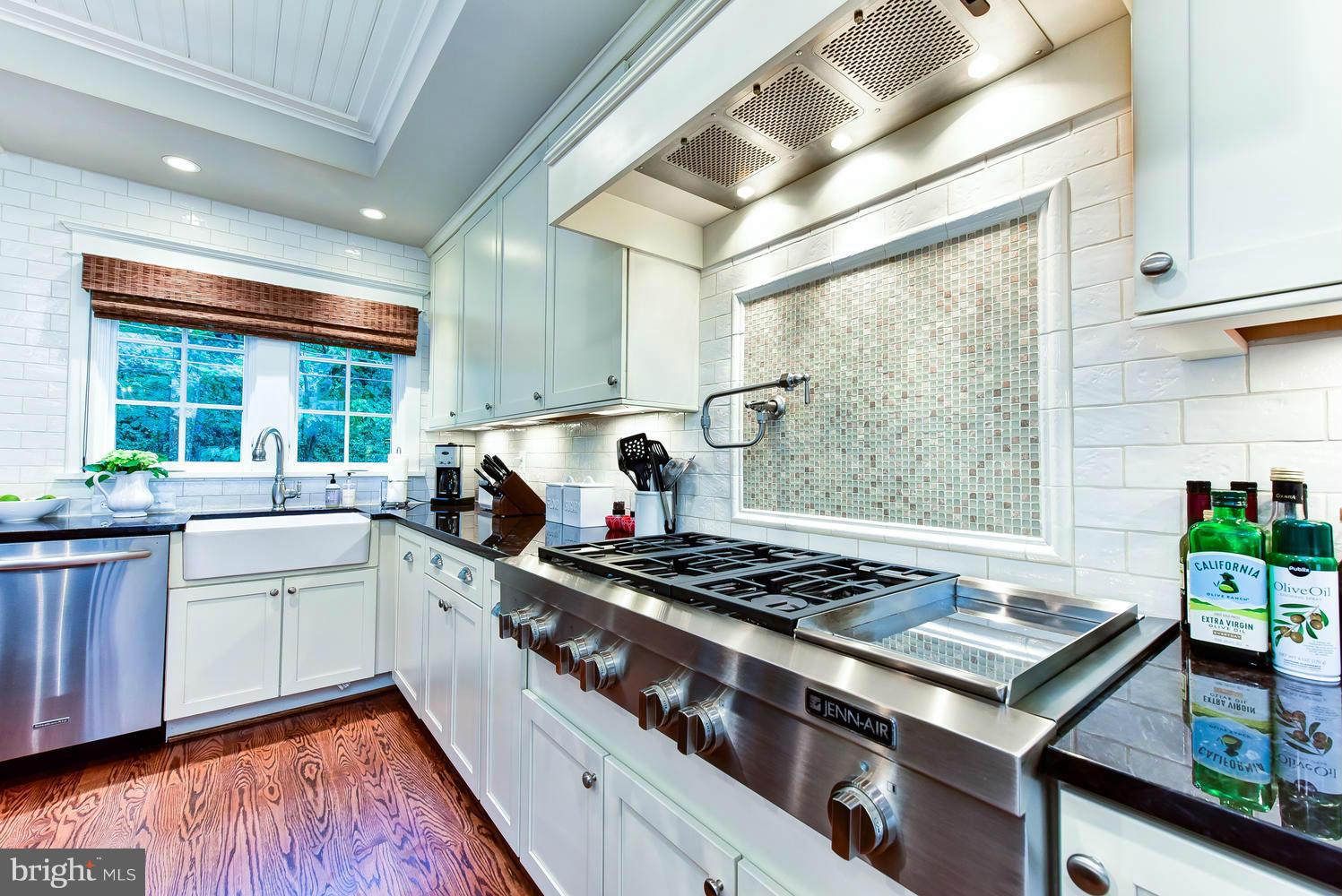 LEE HEIGHTS - Residential