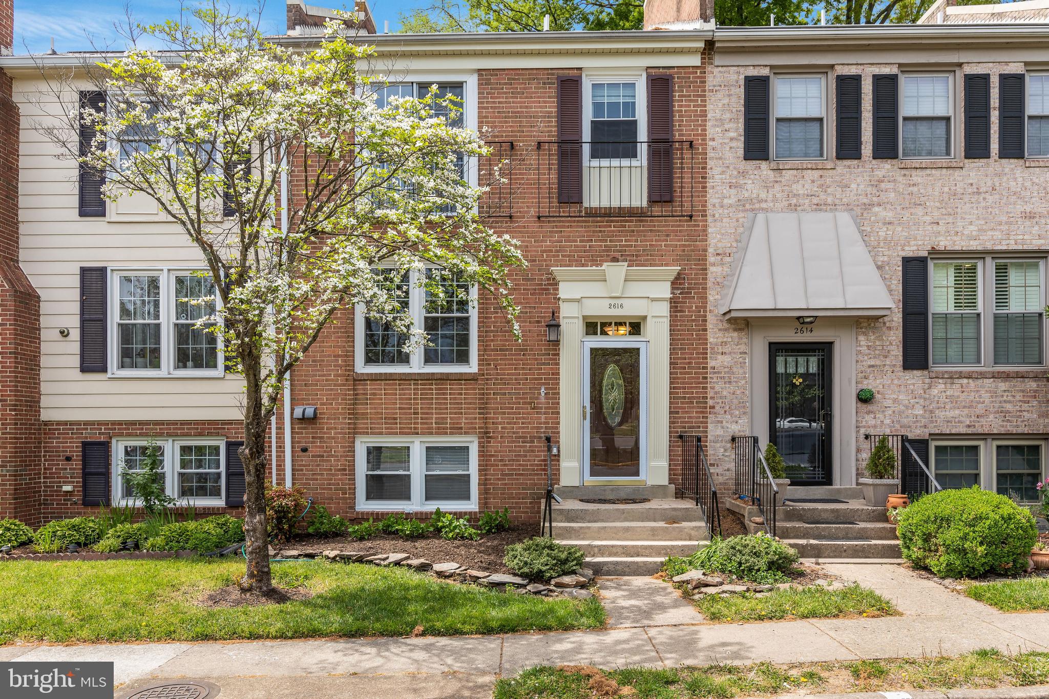 MT VERNON SQUARE TOWNHOUSE - Residential