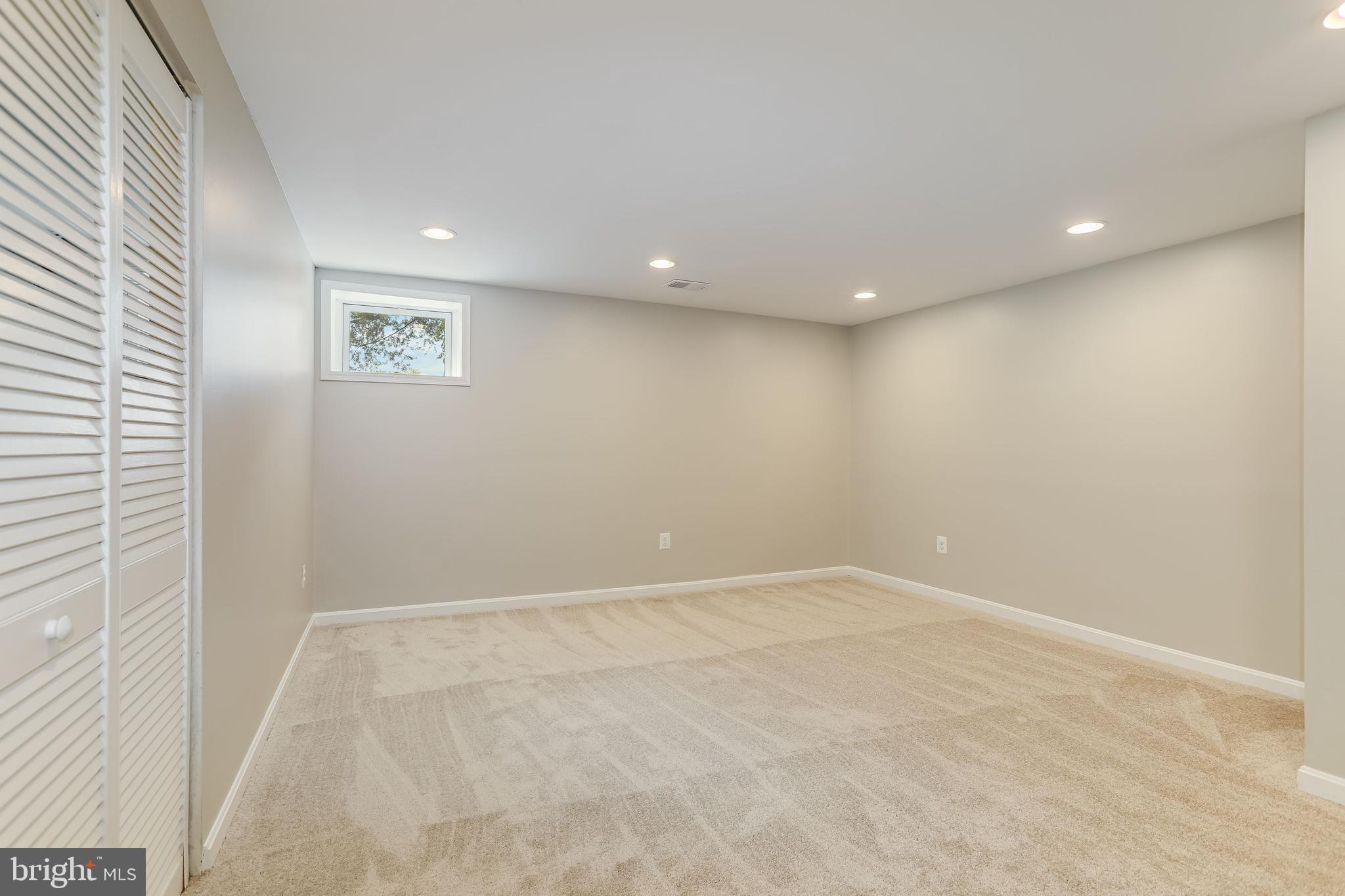 MT VERNON SQUARE TOWNHOUSE - Residential