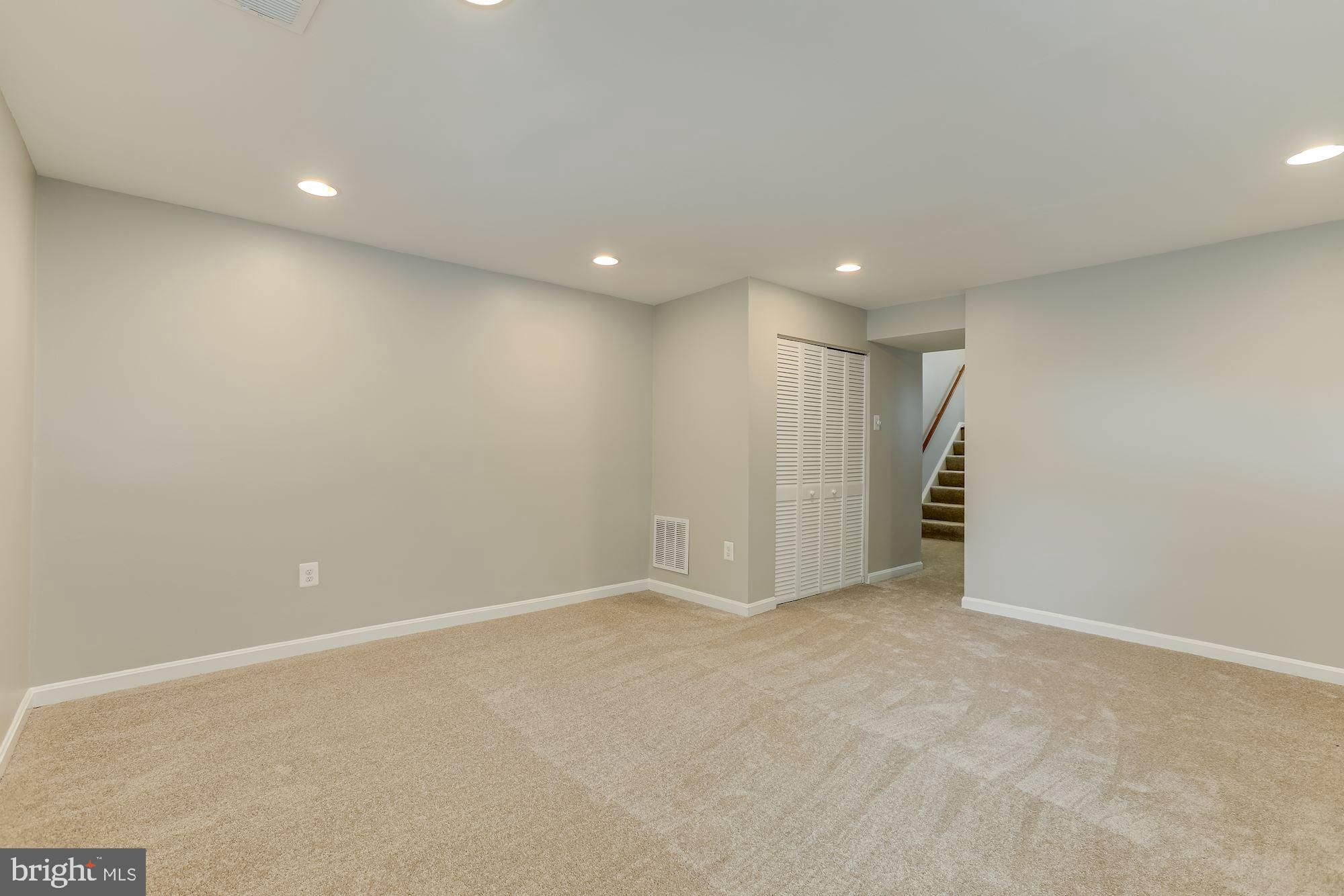 MT VERNON SQUARE TOWNHOUSE - Residential