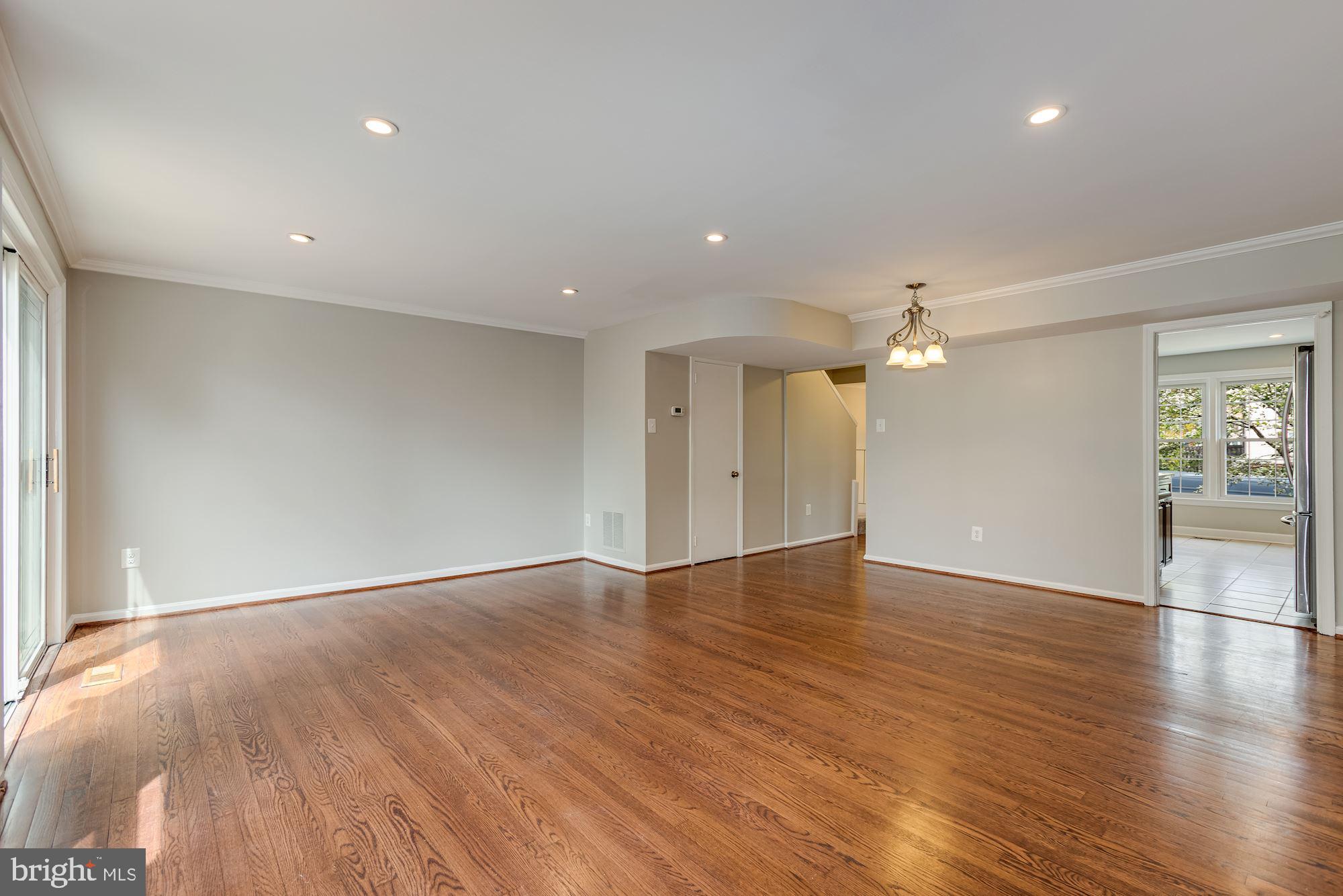 MT VERNON SQUARE TOWNHOUSE - Residential