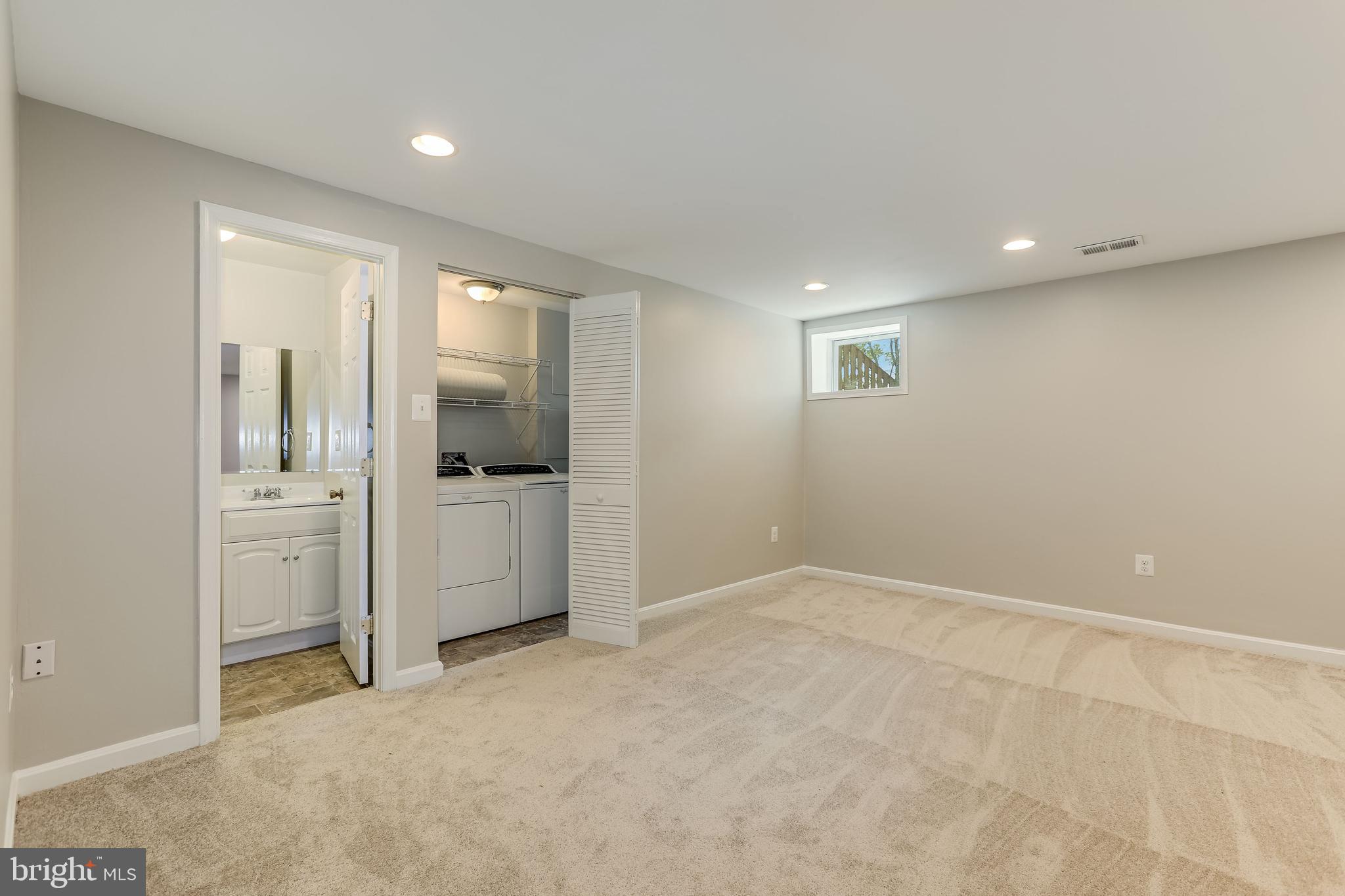 MT VERNON SQUARE TOWNHOUSE - Residential