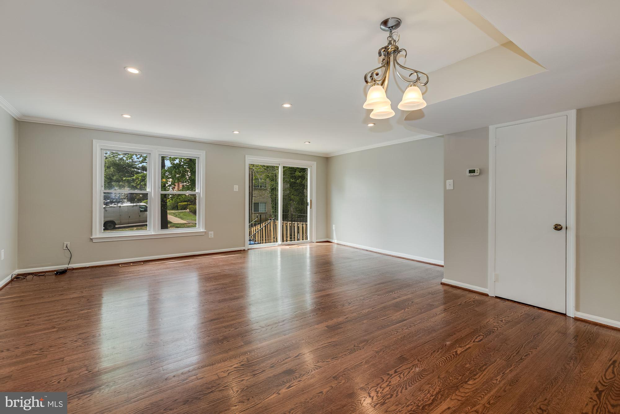 MT VERNON SQUARE TOWNHOUSE - Residential