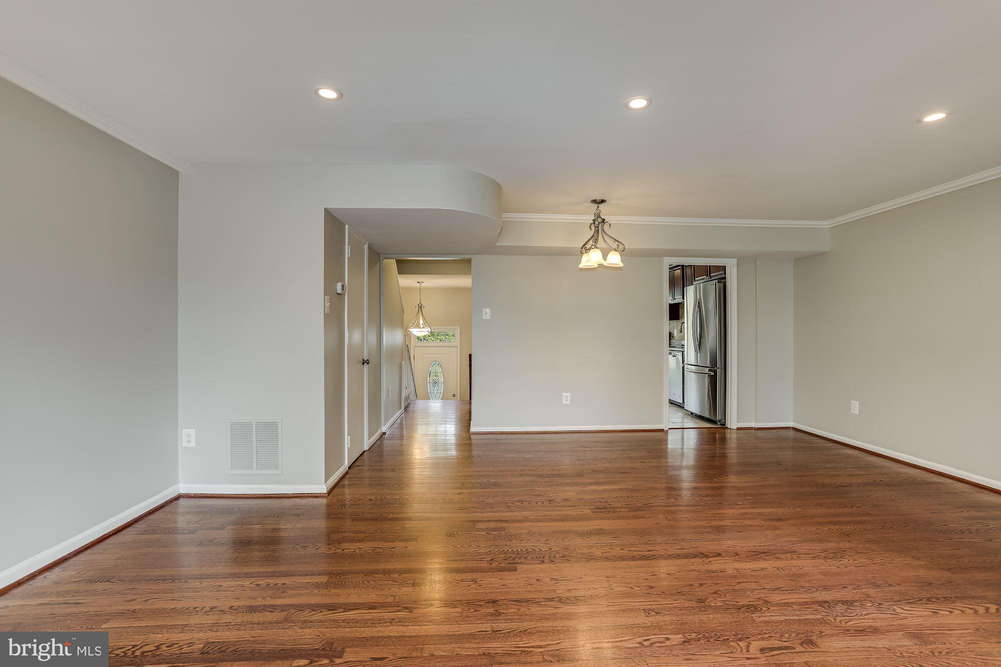 MT VERNON SQUARE TOWNHOUSE - Residential