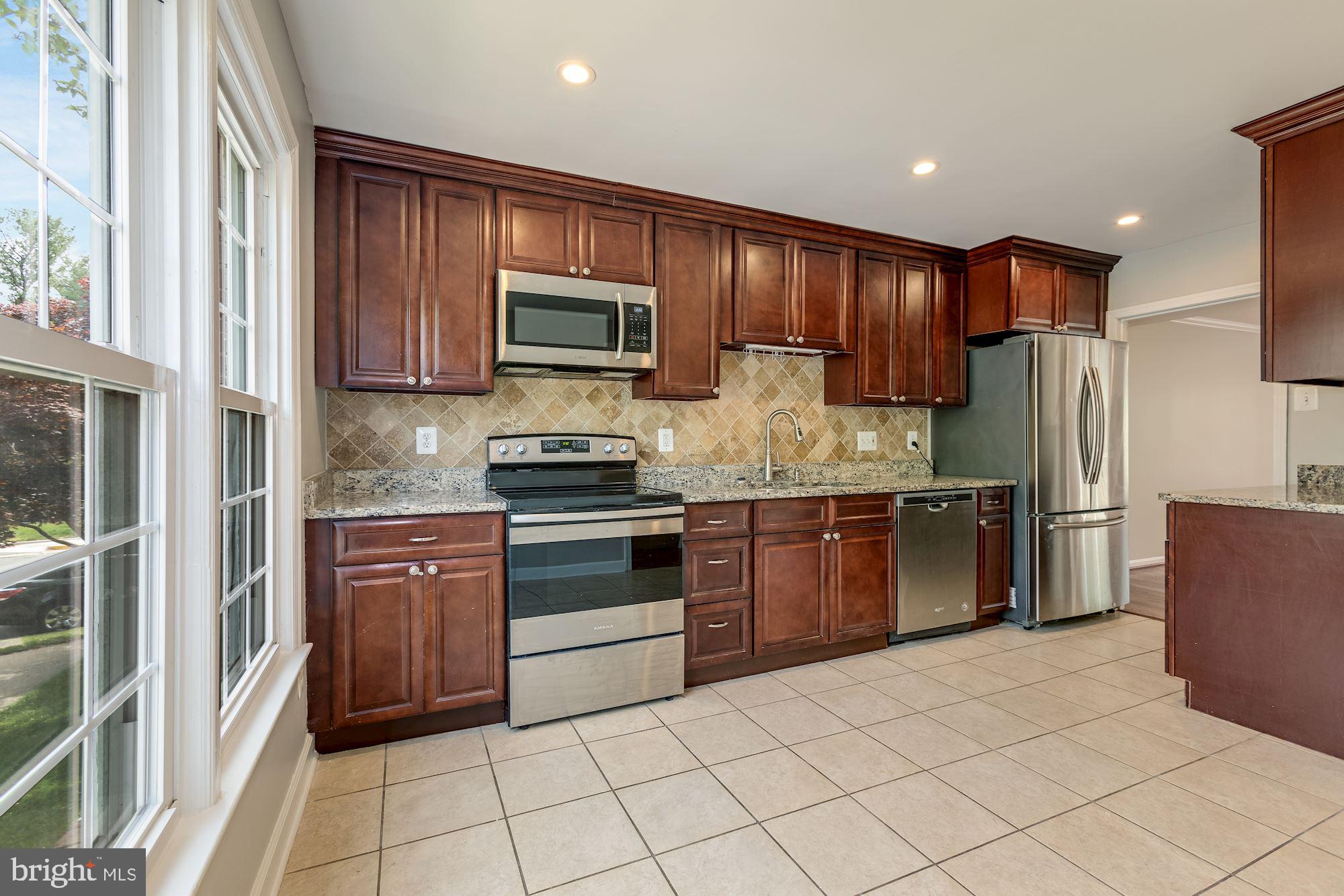 MT VERNON SQUARE TOWNHOUSE - Residential