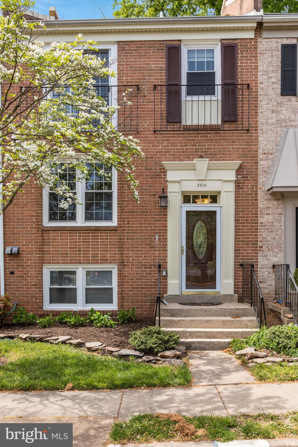 MT VERNON SQUARE TOWNHOUSE - Residential