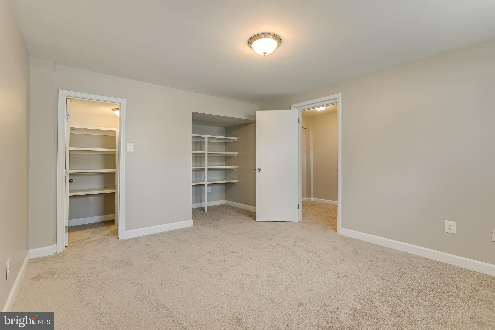 MT VERNON SQUARE TOWNHOUSE - Residential