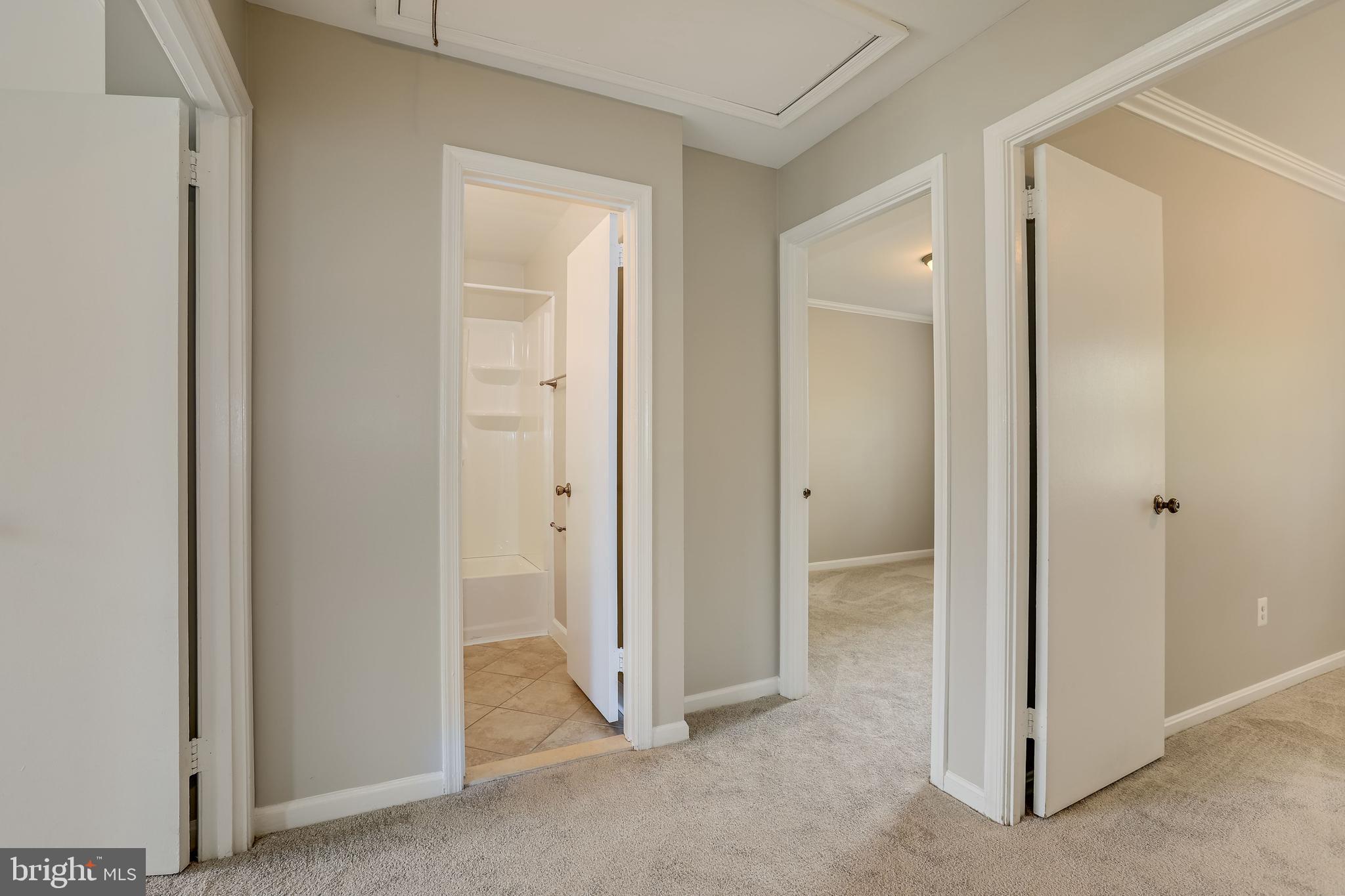 MT VERNON SQUARE TOWNHOUSE - Residential