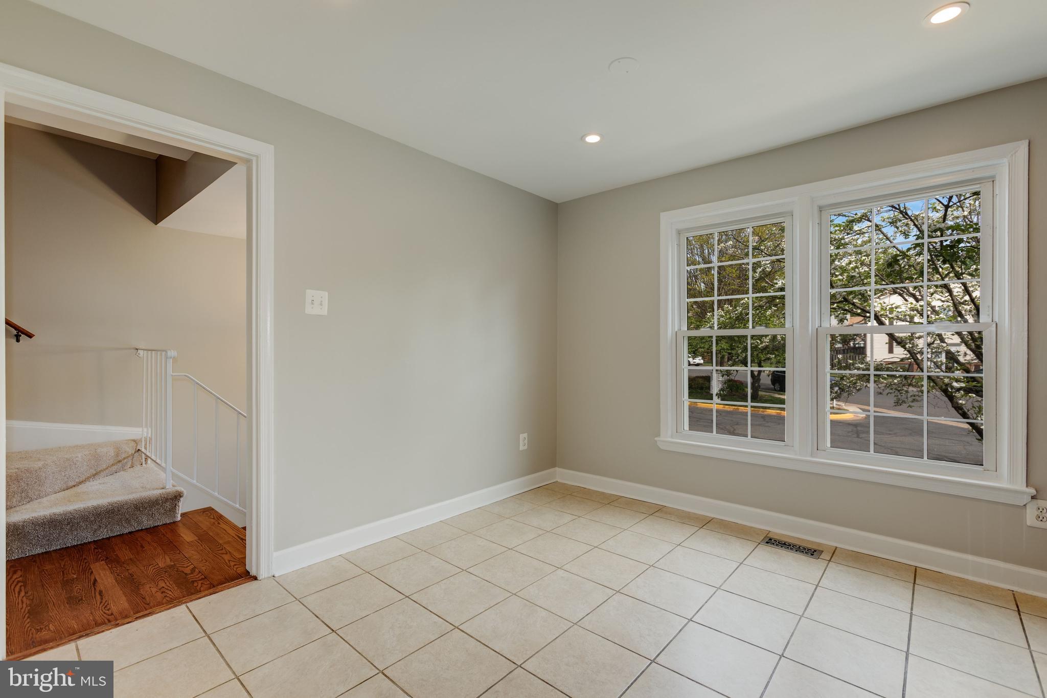 MT VERNON SQUARE TOWNHOUSE - Residential