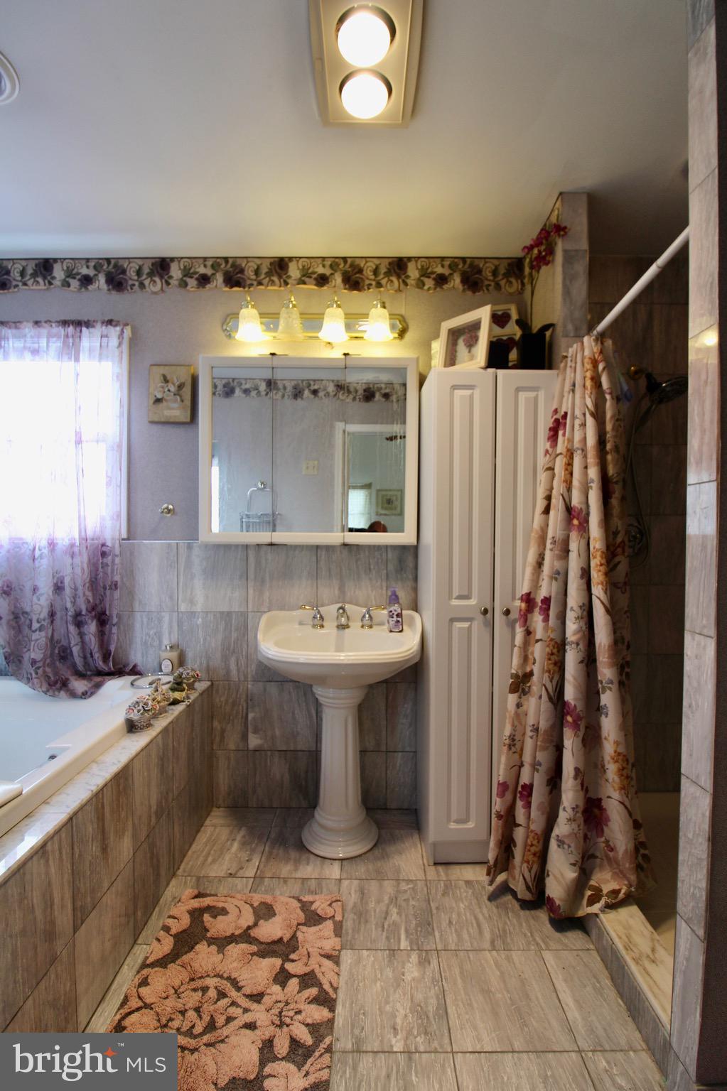 OLYMPIC ESTATES - Residential