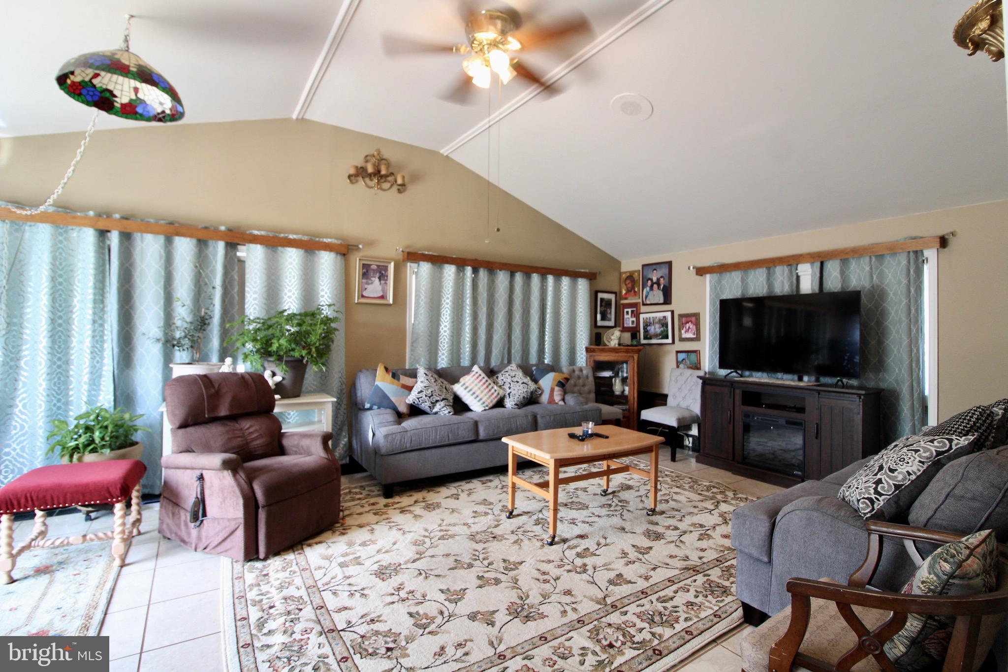 OLYMPIC ESTATES - Residential