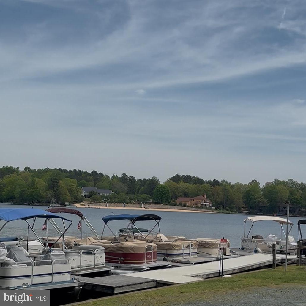 LAKE MONTICELLO - Residential