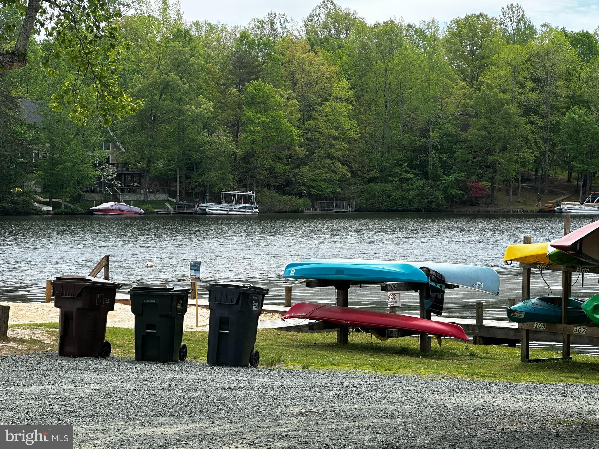 LAKE MONTICELLO - Residential
