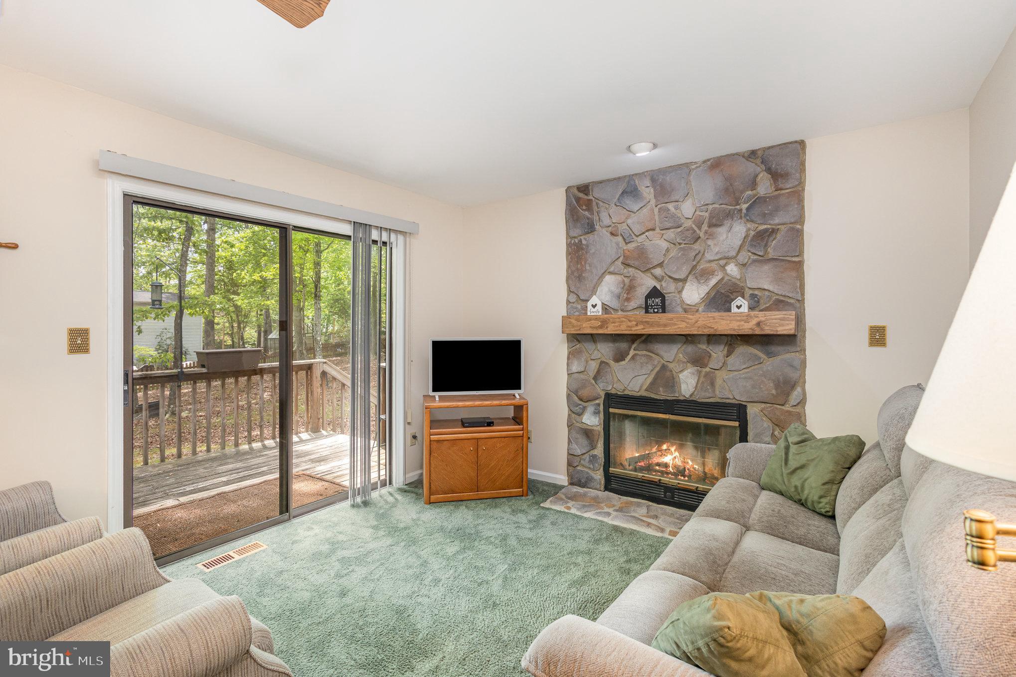 LAKE MONTICELLO - Residential