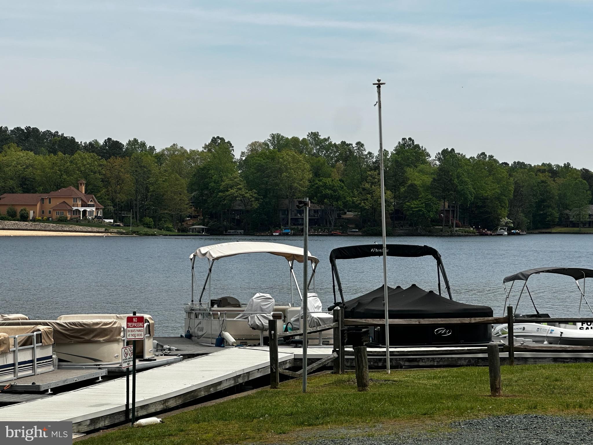 LAKE MONTICELLO - Residential