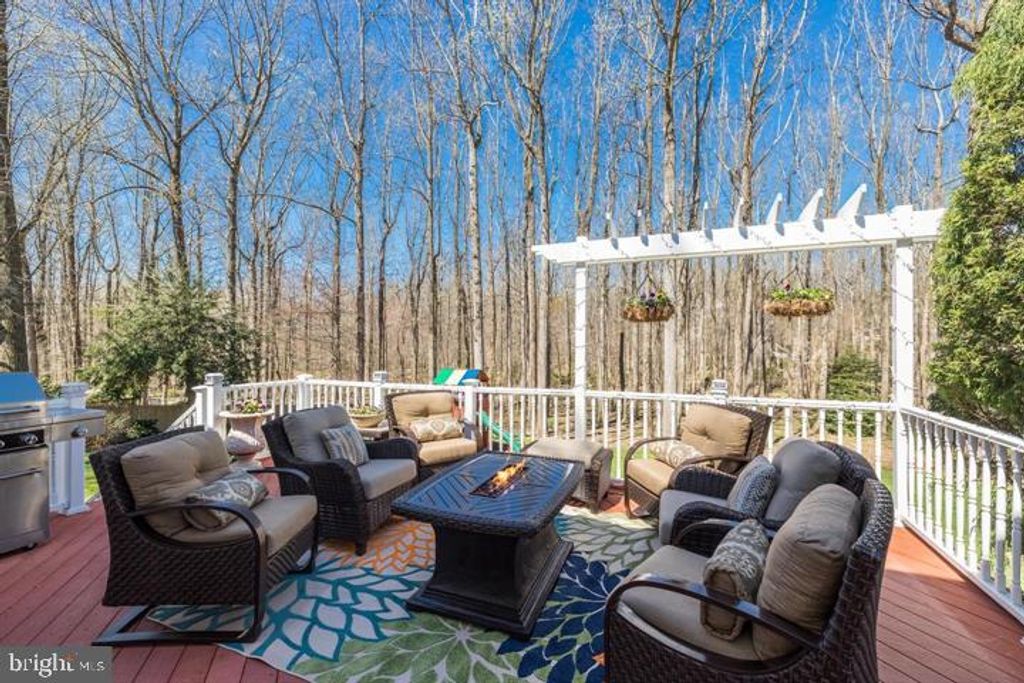 Photo of 11928 Appling Valley Road, FAIRFAX, VA 22030 (MLS # VAFX2306498)